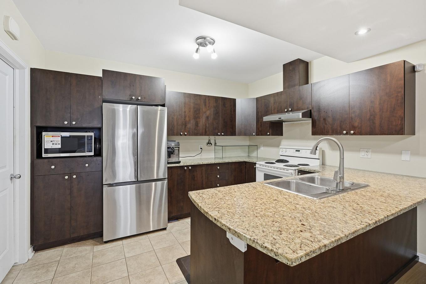 Cuisine - 8-41 Rue De Bruxelles, Gatineau (Aylmer), QC - Indoor Photo Showing Kitchen With Double Sink