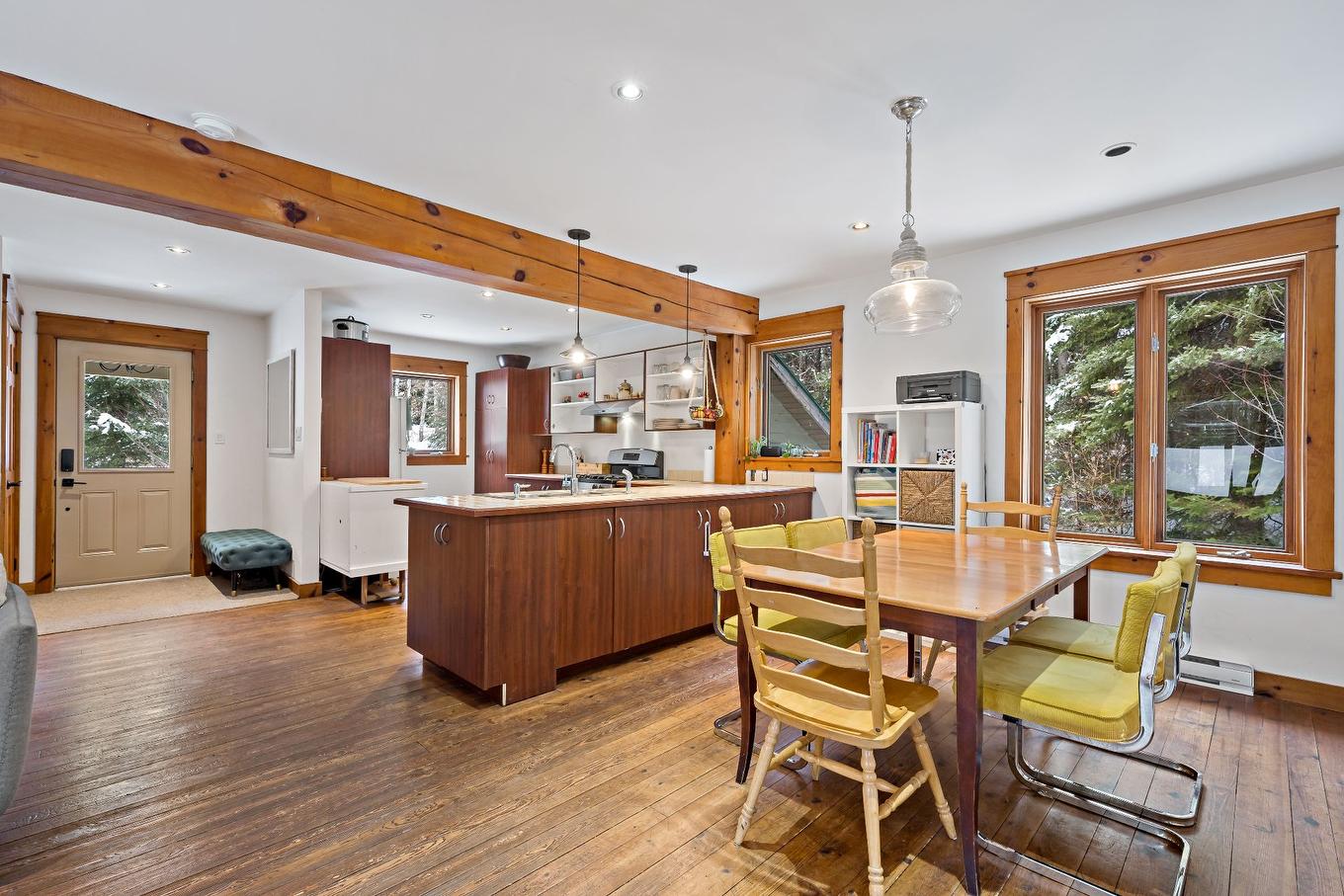 Dining room - 104 Ch. Brière, Mont-Blanc, QC - Indoor Photo Showing Dining Room