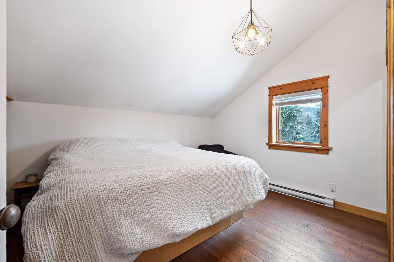 Primary bedroom - 104 Ch. Brière, Mont-Blanc, QC - Indoor Photo Showing Bedroom