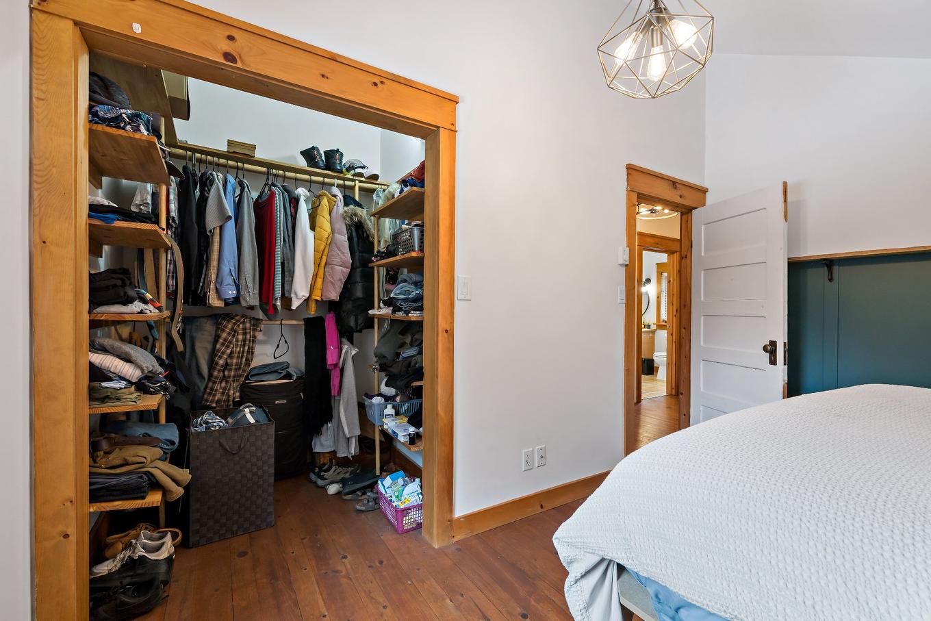 Walk-in closet - 104 Ch. Brière, Mont-Blanc, QC - Indoor