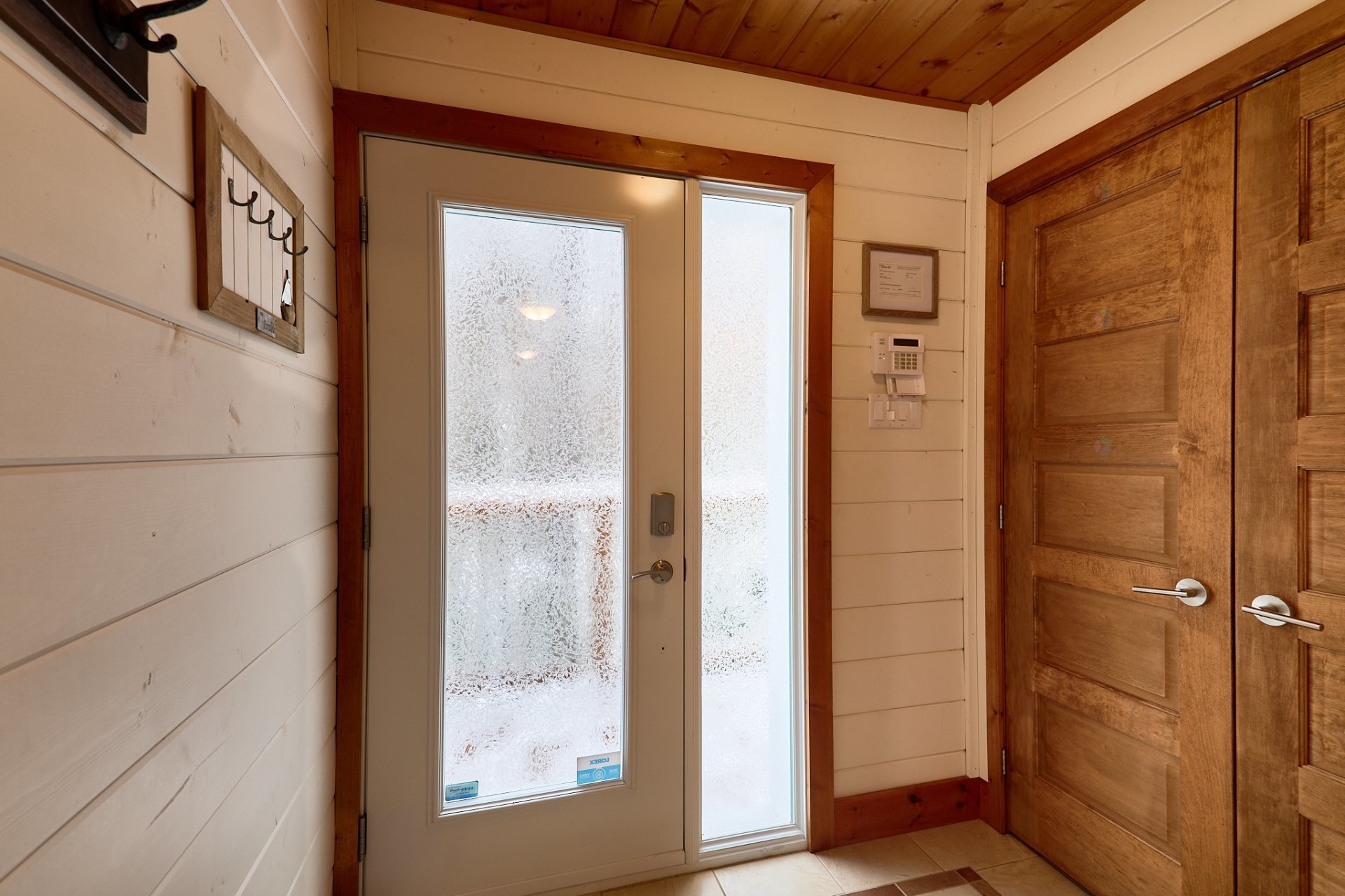 Mud Room - 513 Rue Chartier, Entrelacs, QC - Indoor Photo Showing Other Room