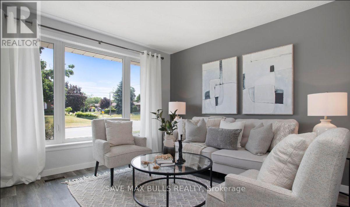Main - 768 Olive Avenue, Oshawa, ON - Indoor Photo Showing Living Room