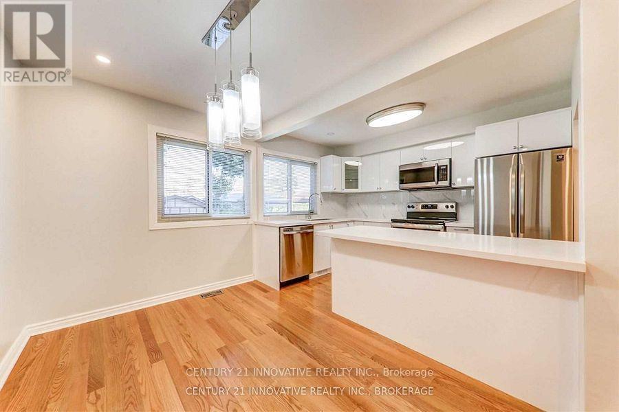 Main - 886 Brimorton Drive, Toronto, ON - Indoor Photo Showing Kitchen