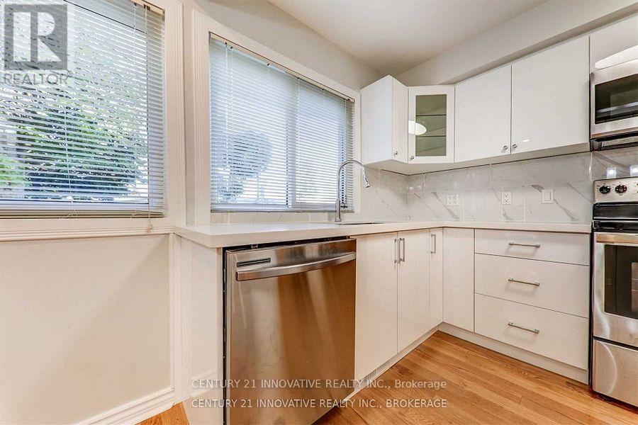 Main - 886 Brimorton Drive, Toronto, ON - Indoor Photo Showing Kitchen