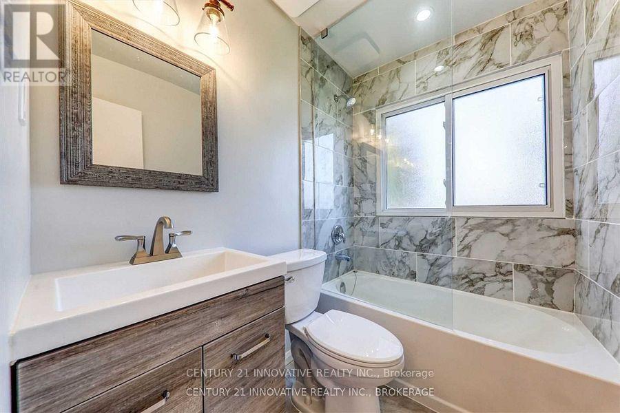 Main - 886 Brimorton Drive, Toronto, ON - Indoor Photo Showing Bathroom