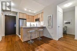 917 - 39 Annie Craig Drive, Toronto, ON - Indoor Photo Showing Kitchen