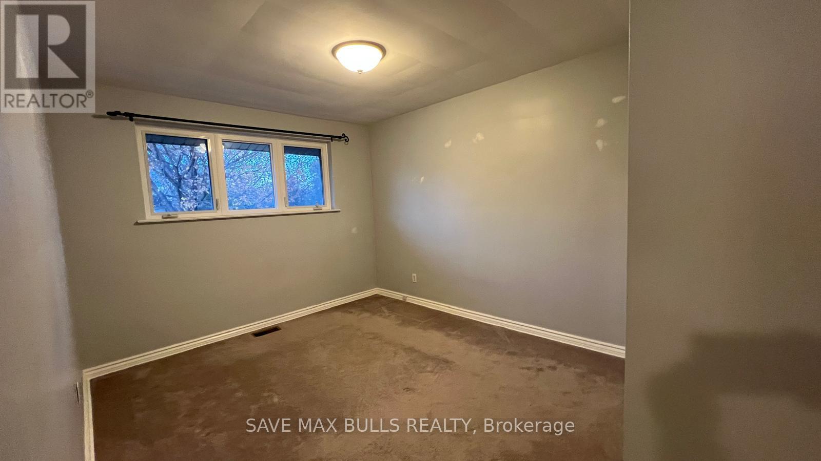 Upper - 371 Meadowbrook Drive, Milton, ON - Indoor Photo Showing Other Room