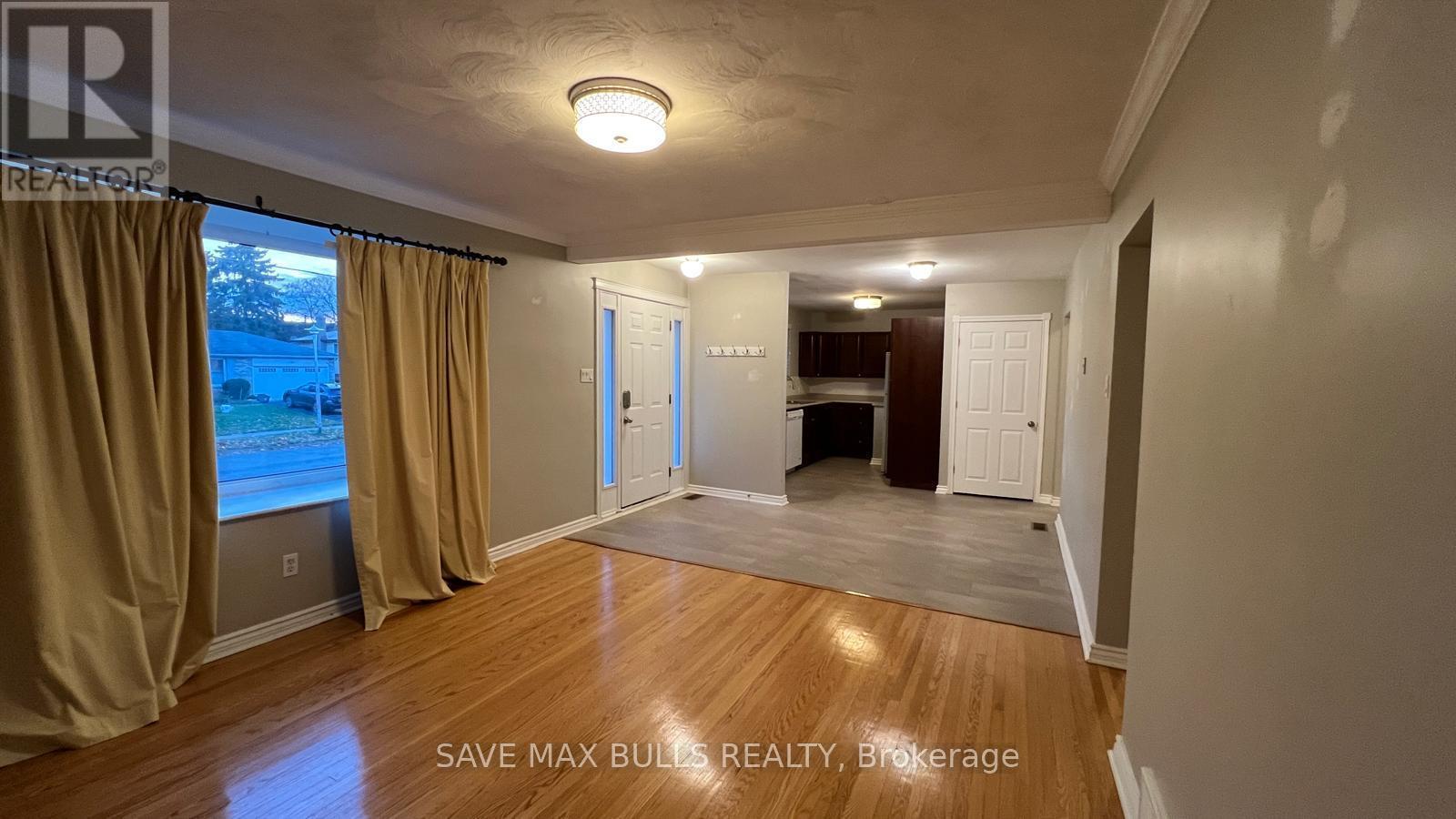 Upper - 371 Meadowbrook Drive, Milton, ON - Indoor Photo Showing Other Room