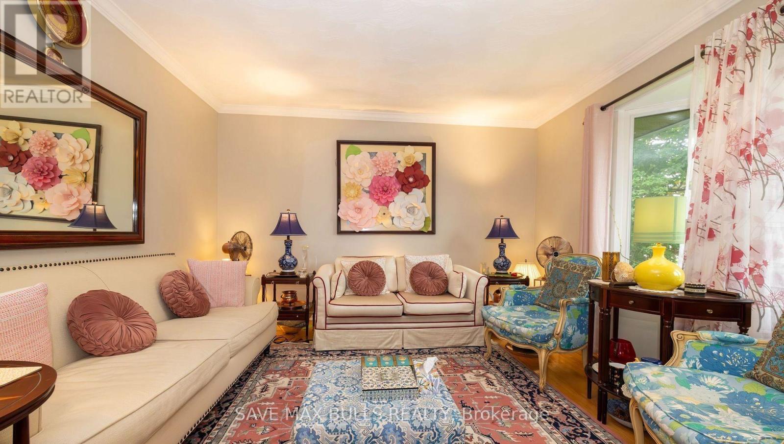 Upper - 371 Meadowbrook Drive, Milton, ON - Indoor Photo Showing Living Room
