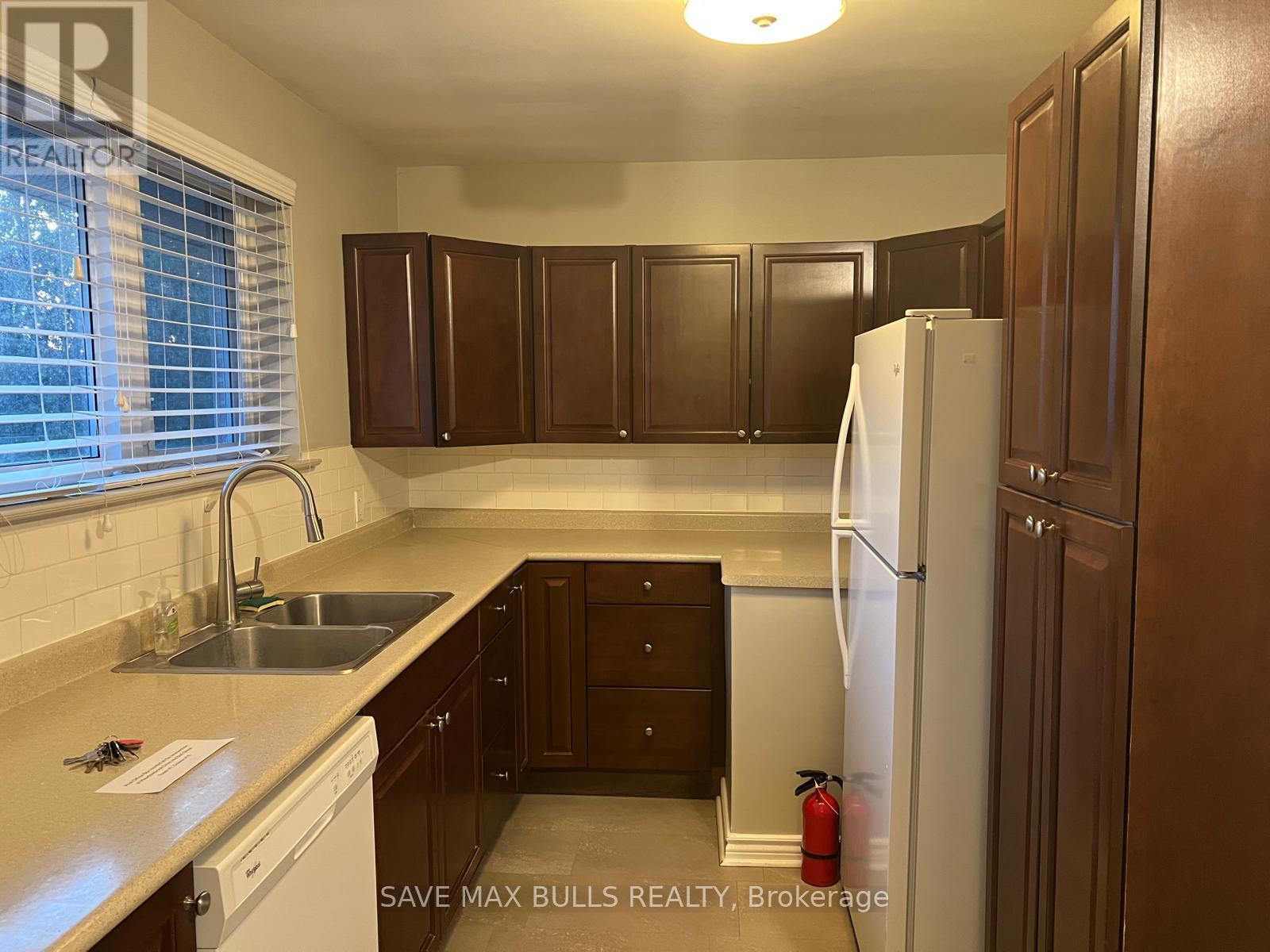 Upper - 371 Meadowbrook Drive, Milton, ON - Indoor Photo Showing Kitchen With Double Sink
