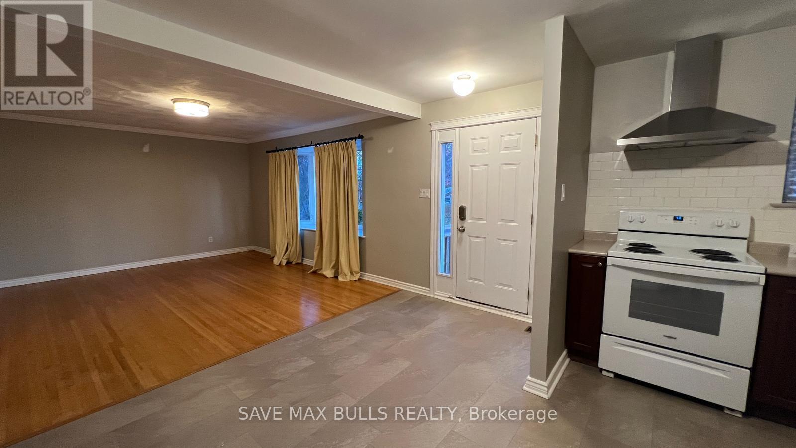 Upper - 371 Meadowbrook Drive, Milton, ON - Indoor Photo Showing Other Room