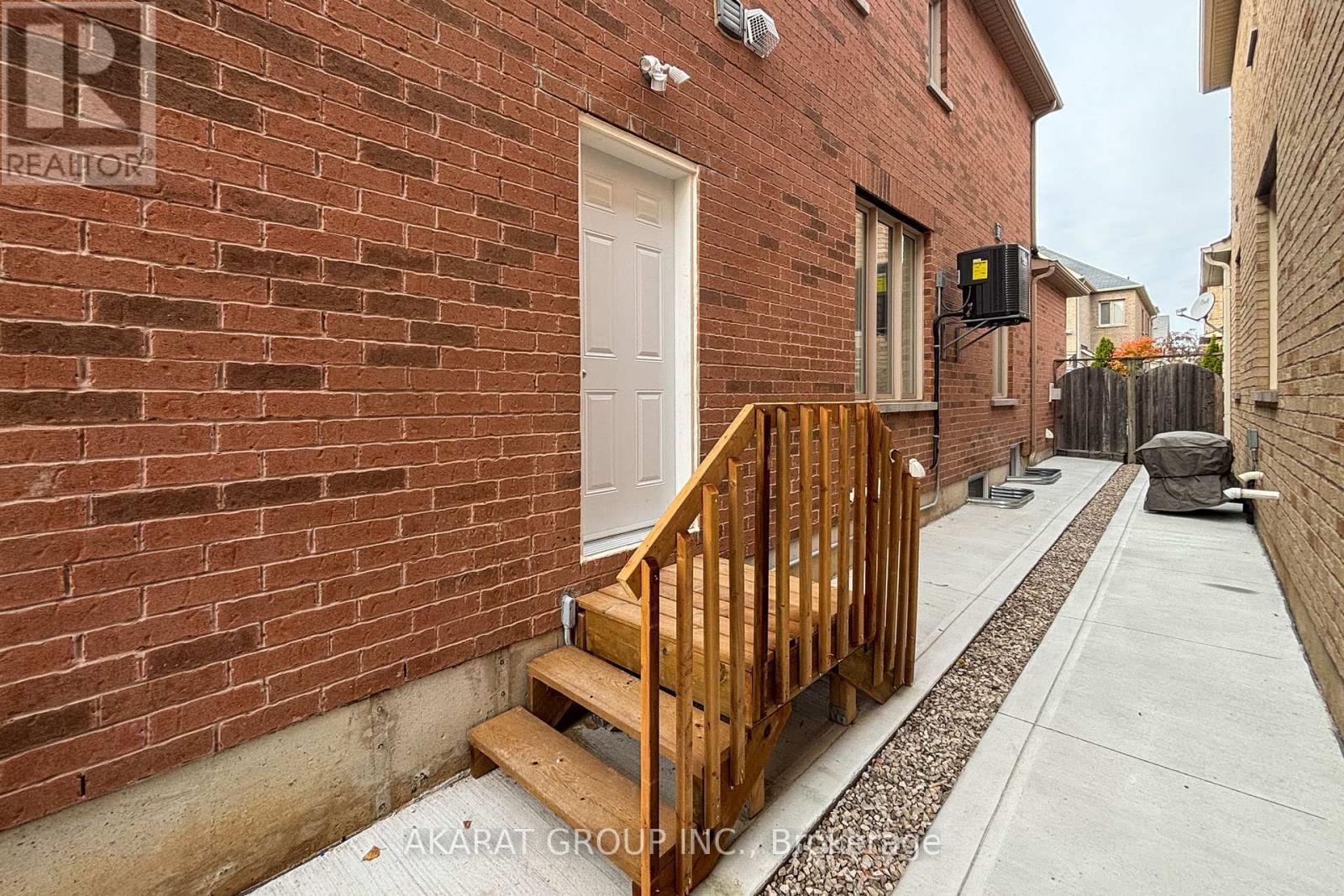 Basement Apt - 5463 Fudge Terrace, Mississauga, ON - Outdoor With Exterior