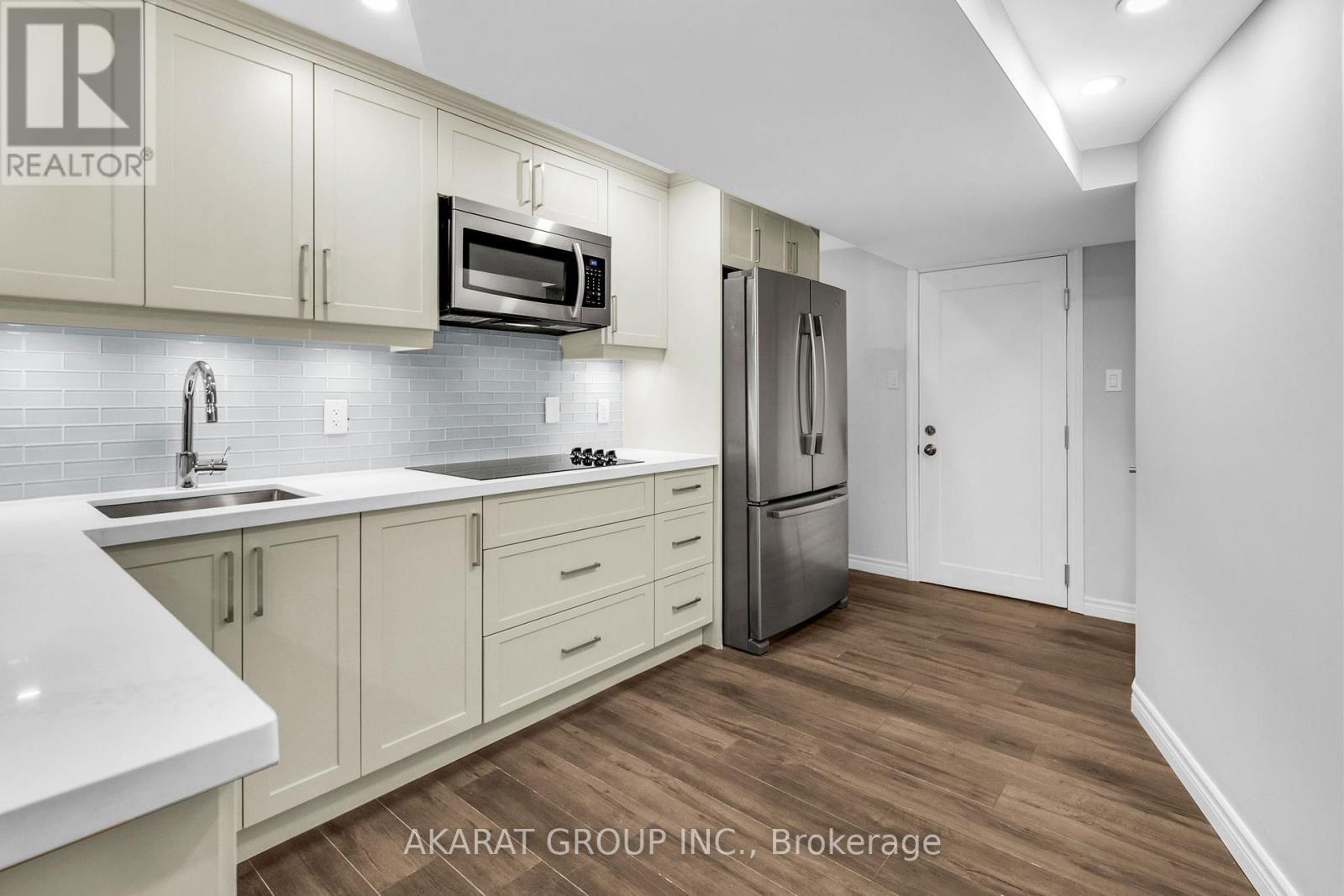 Basement Apt - 5463 Fudge Terrace, Mississauga, ON - Indoor Photo Showing Kitchen With Upgraded Kitchen