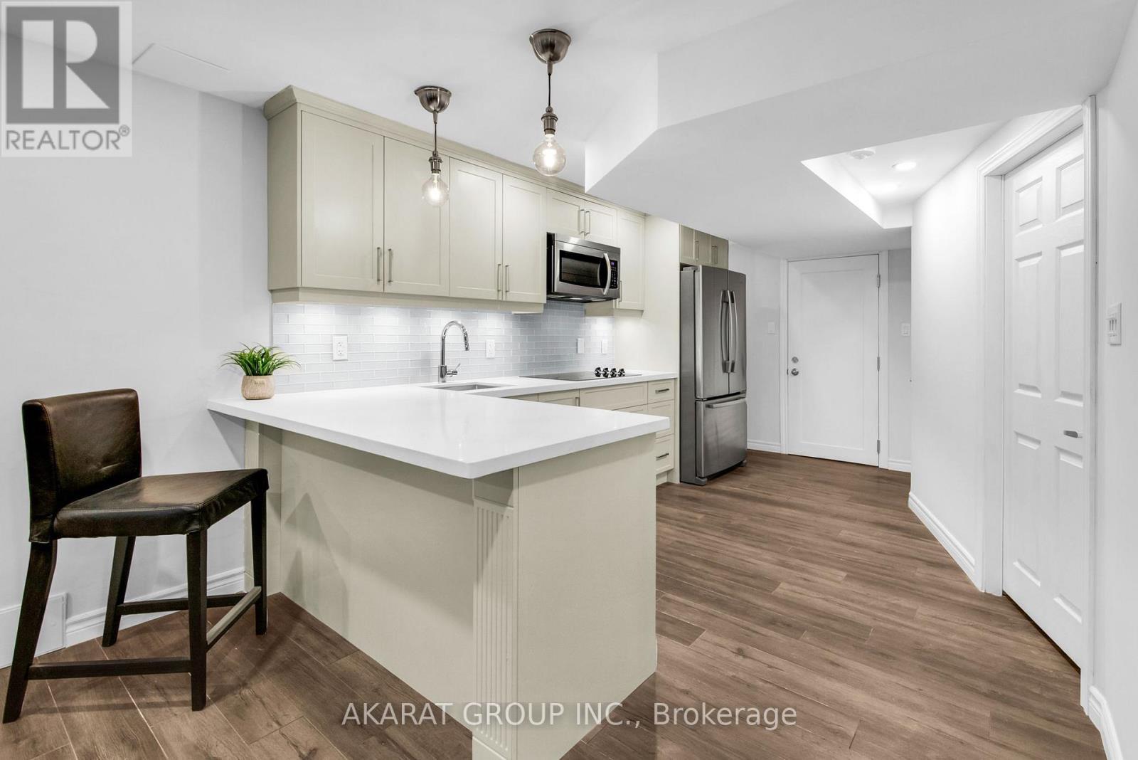Basement Apt - 5463 Fudge Terrace, Mississauga, ON - Indoor Photo Showing Kitchen With Upgraded Kitchen
