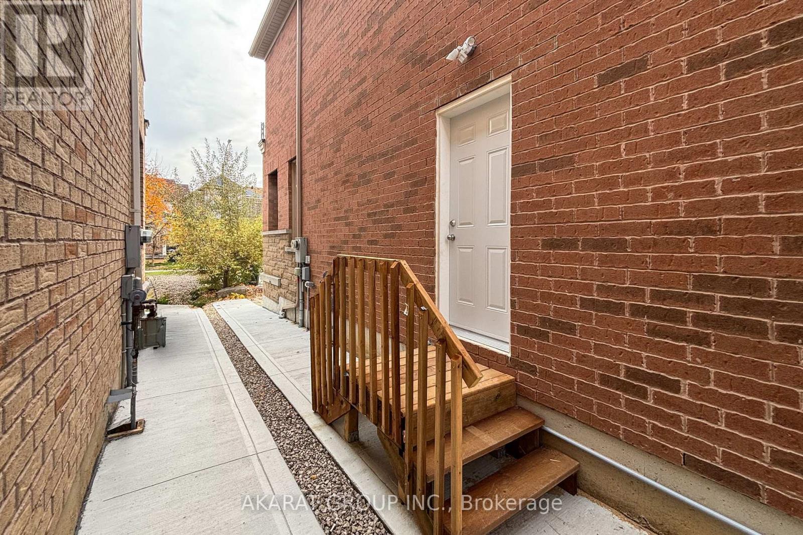 Basement Apt - 5463 Fudge Terrace, Mississauga, ON - With Exterior