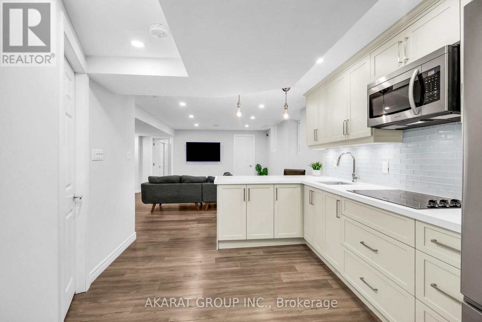 Basement Apt - 5463 Fudge Terrace, Mississauga, ON - Indoor Photo Showing Kitchen With Upgraded Kitchen