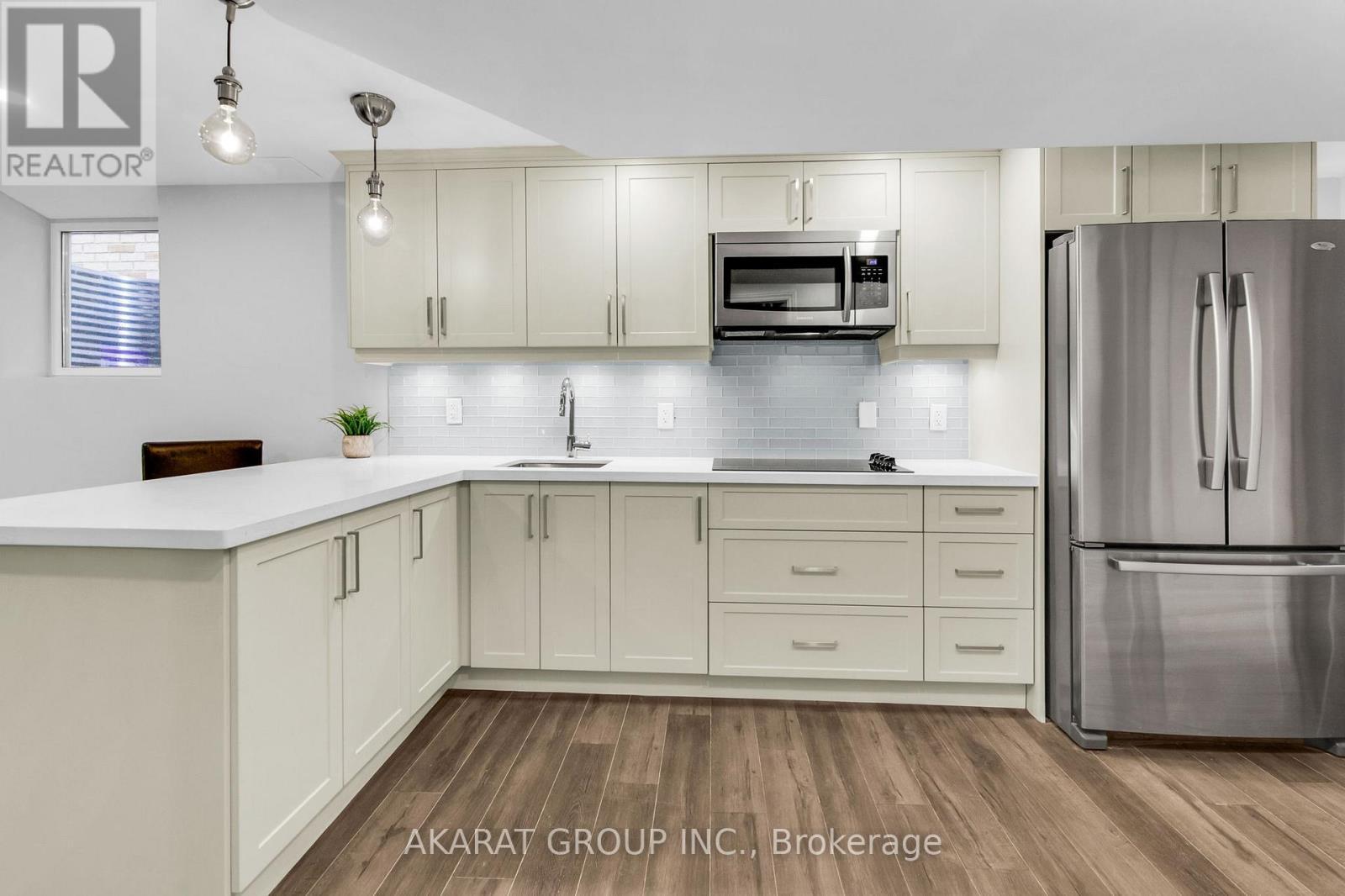 Basement Apt - 5463 Fudge Terrace, Mississauga, ON - Indoor Photo Showing Kitchen With Upgraded Kitchen