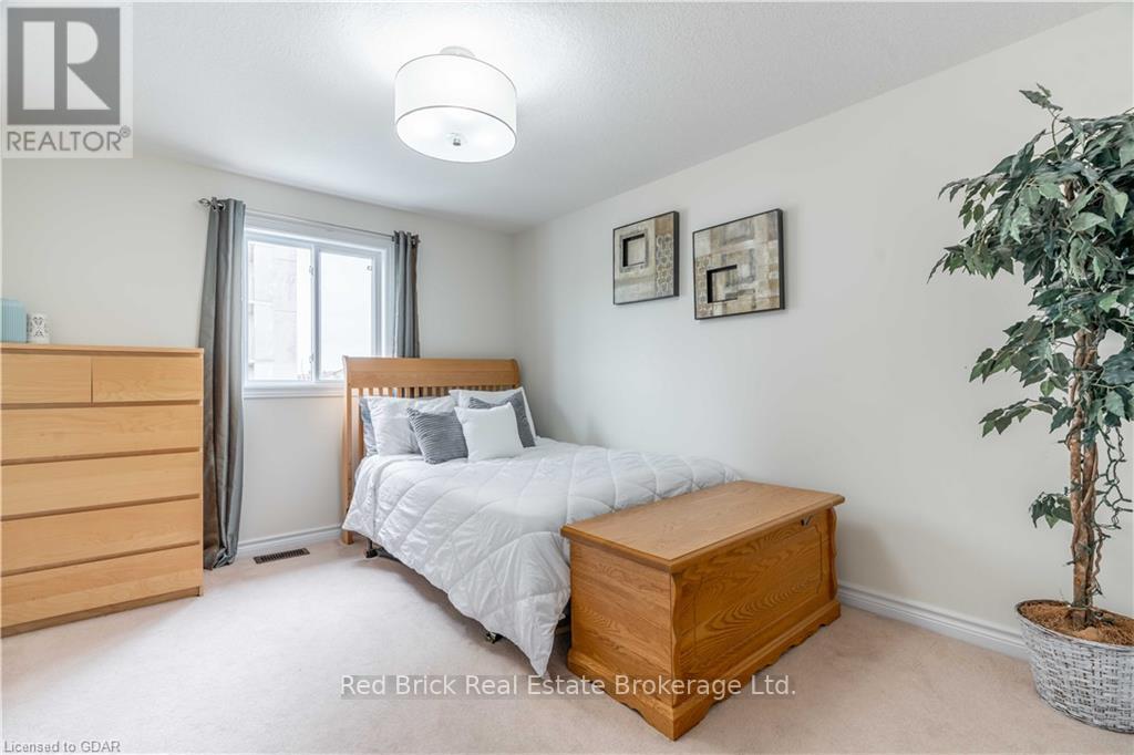 24 - 20 Shackleton Drive, Guelph (Grange Road), ON - Indoor Photo Showing Bedroom