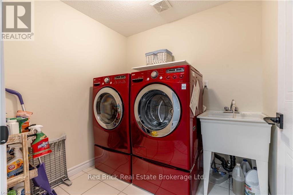 24 - 20 Shackleton Drive, Guelph (Grange Road), ON - Indoor Photo Showing Laundry Room