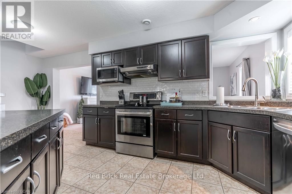 24 - 20 Shackleton Drive, Guelph (Grange Road), ON - Indoor Photo Showing Kitchen With Stainless Steel Kitchen With Double Sink