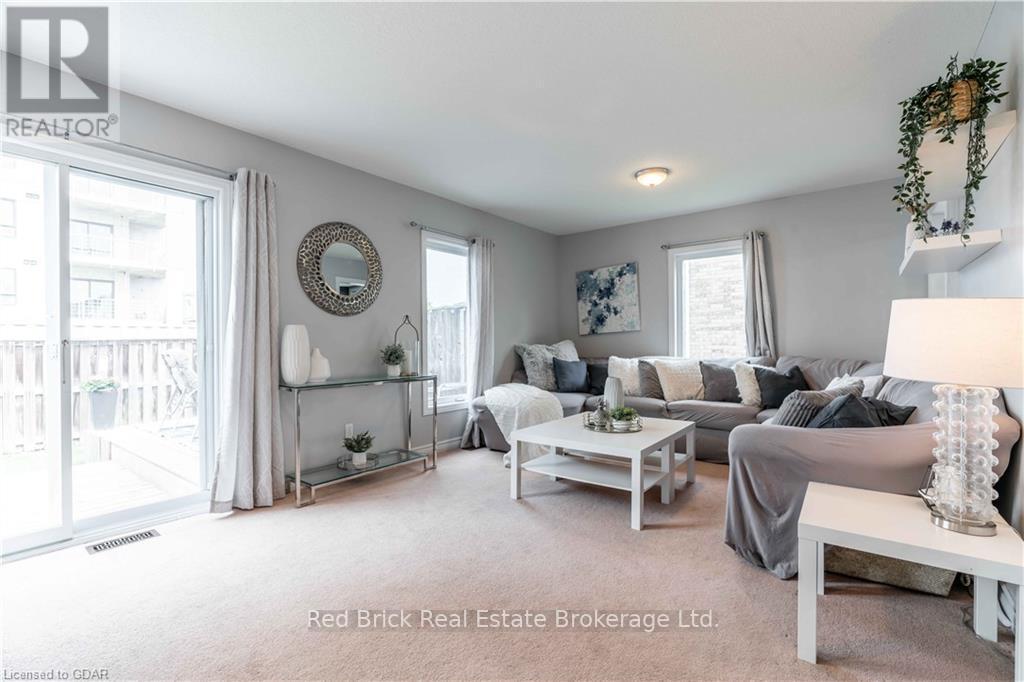 24 - 20 Shackleton Drive, Guelph (Grange Road), ON - Indoor Photo Showing Living Room