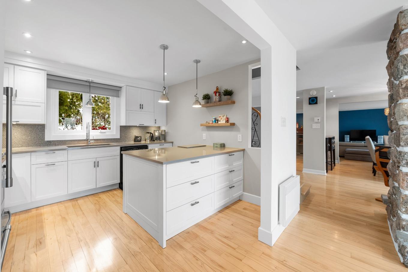 Cuisine - 1470 1Re Avenue, Val-Morin, QC - Indoor Photo Showing Kitchen With Upgraded Kitchen