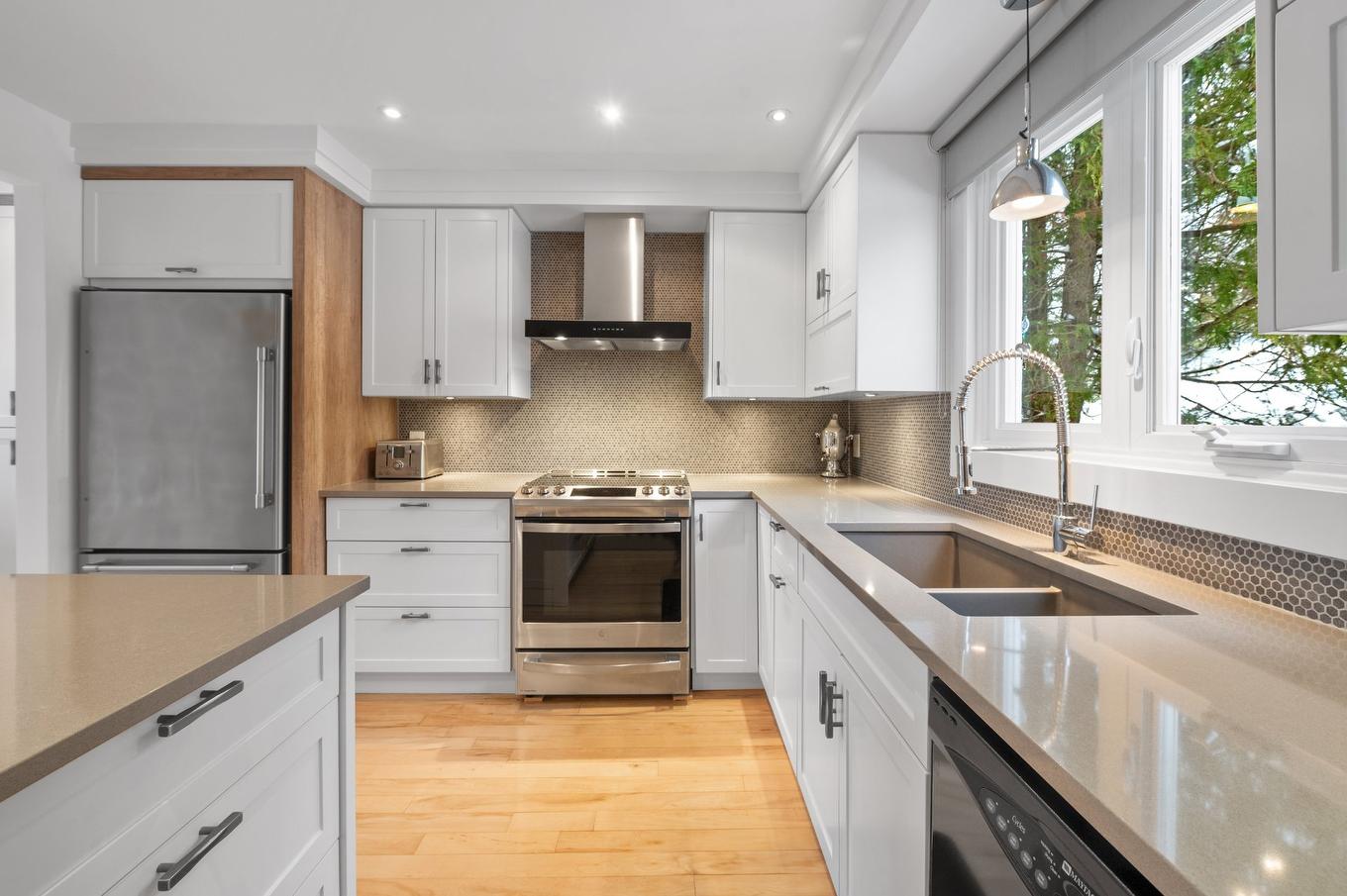 Cuisine - 1470 1Re Avenue, Val-Morin, QC - Indoor Photo Showing Kitchen With Double Sink With Upgraded Kitchen