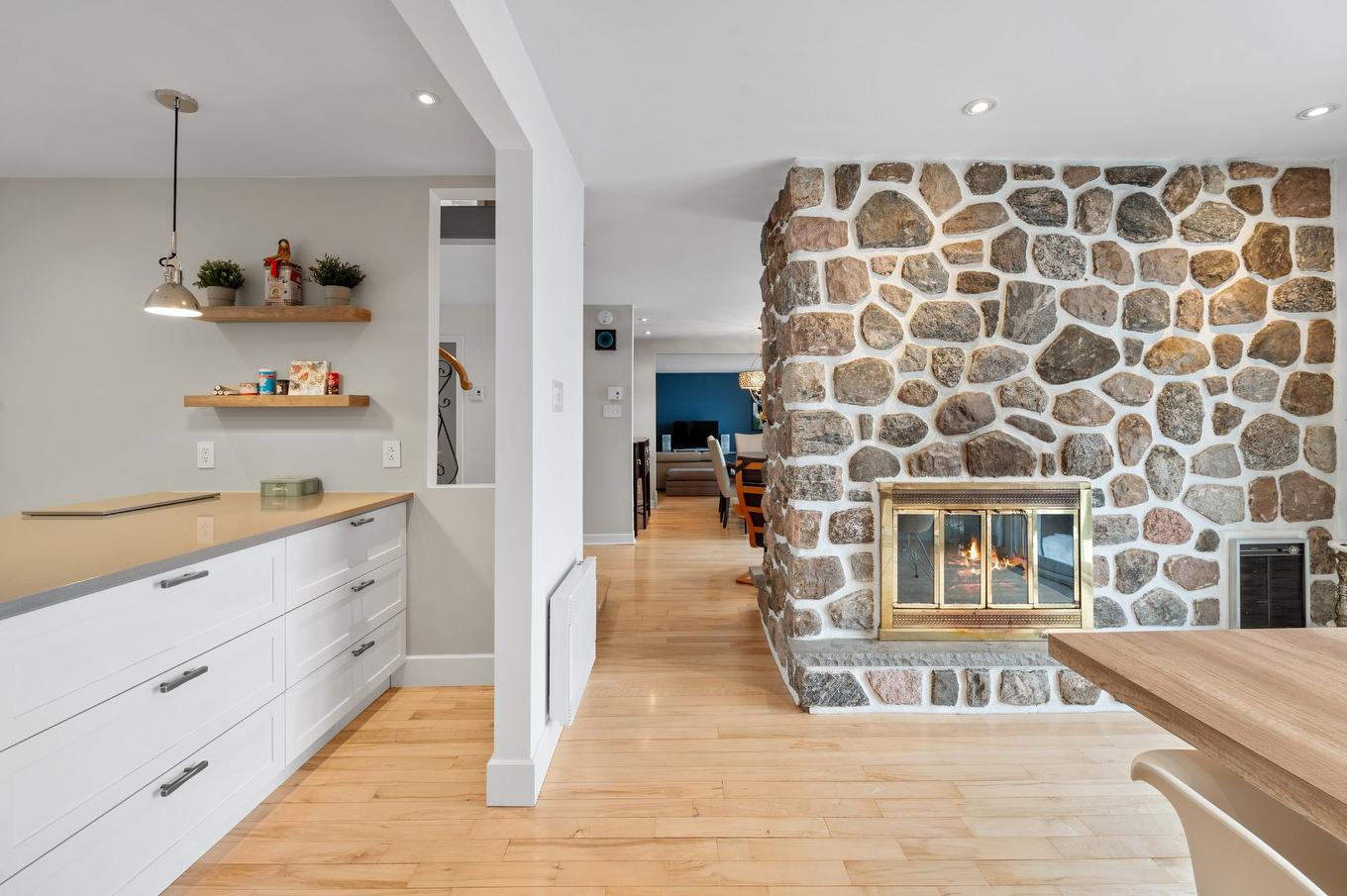 Cuisine - 1470 1Re Avenue, Val-Morin, QC - Indoor With Fireplace