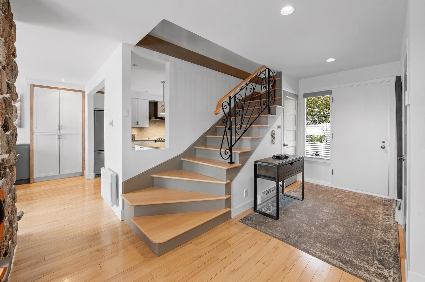 Hall d'entrée/Vestibule - 1470 1Re Avenue, Val-Morin, QC - Indoor Photo Showing Other Room