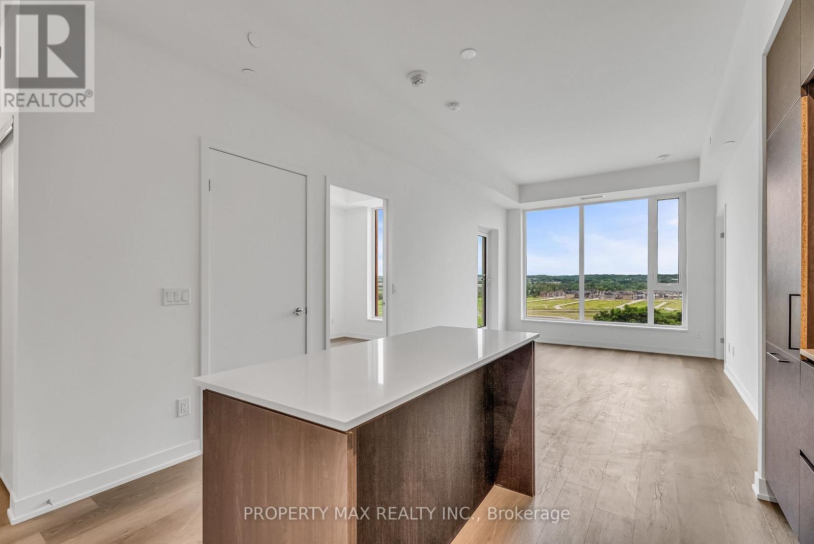 1428 - 2 David Eyer Road, Richmond Hill, ON - Indoor Photo Showing Other Room