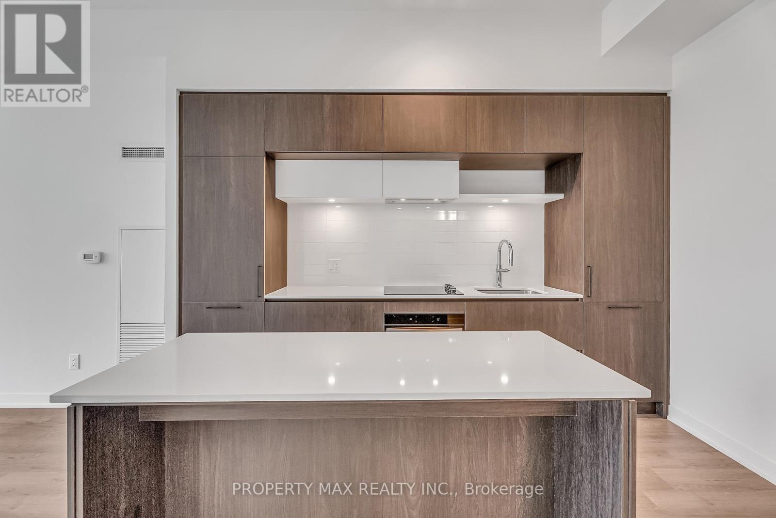 1428 - 2 David Eyer Road, Richmond Hill, ON - Indoor Photo Showing Other Room