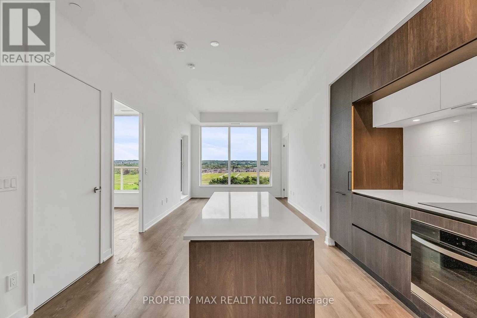 1428 - 2 David Eyer Road, Richmond Hill, ON - Indoor