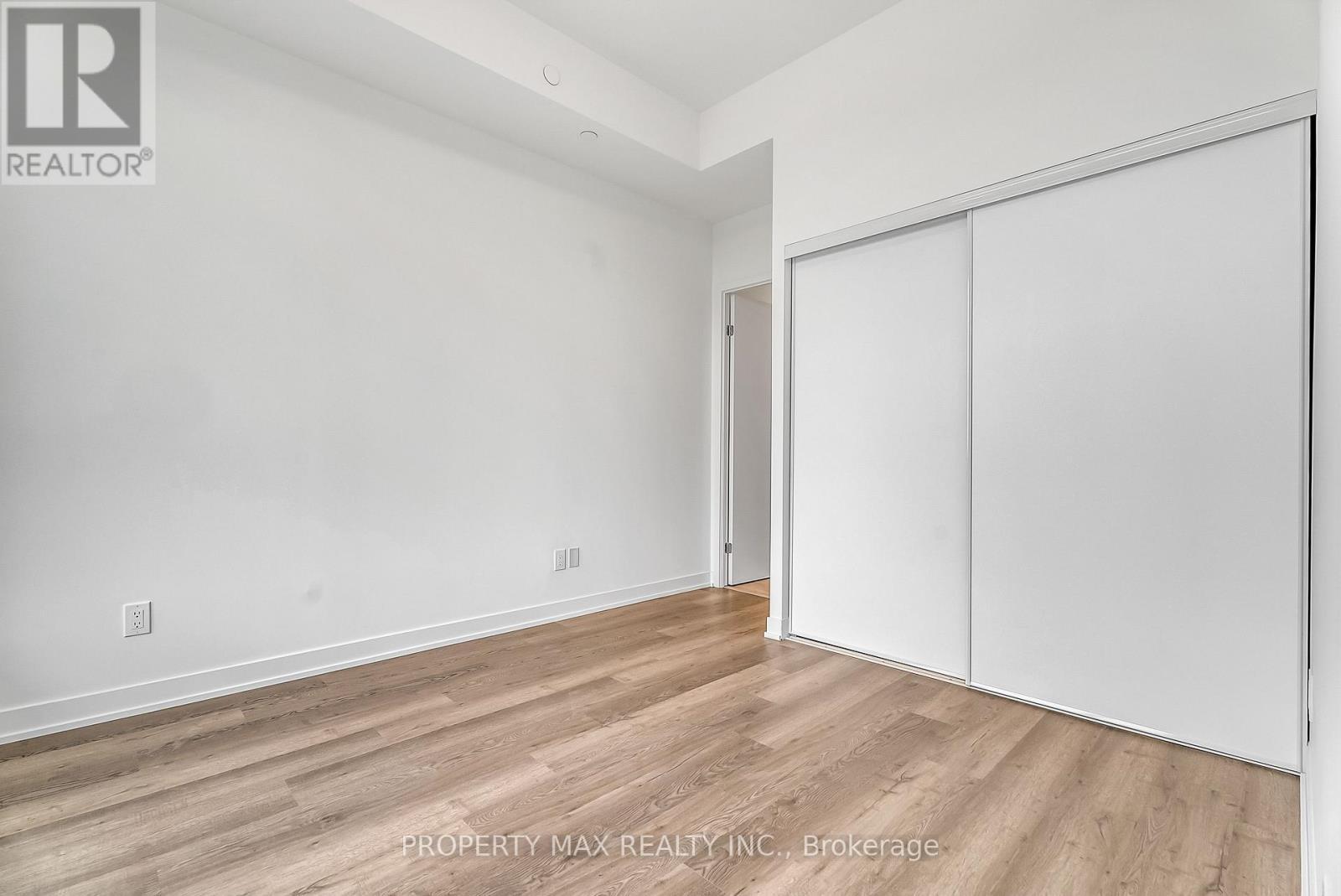 1428 - 2 David Eyer Road, Richmond Hill, ON - Indoor Photo Showing Other Room