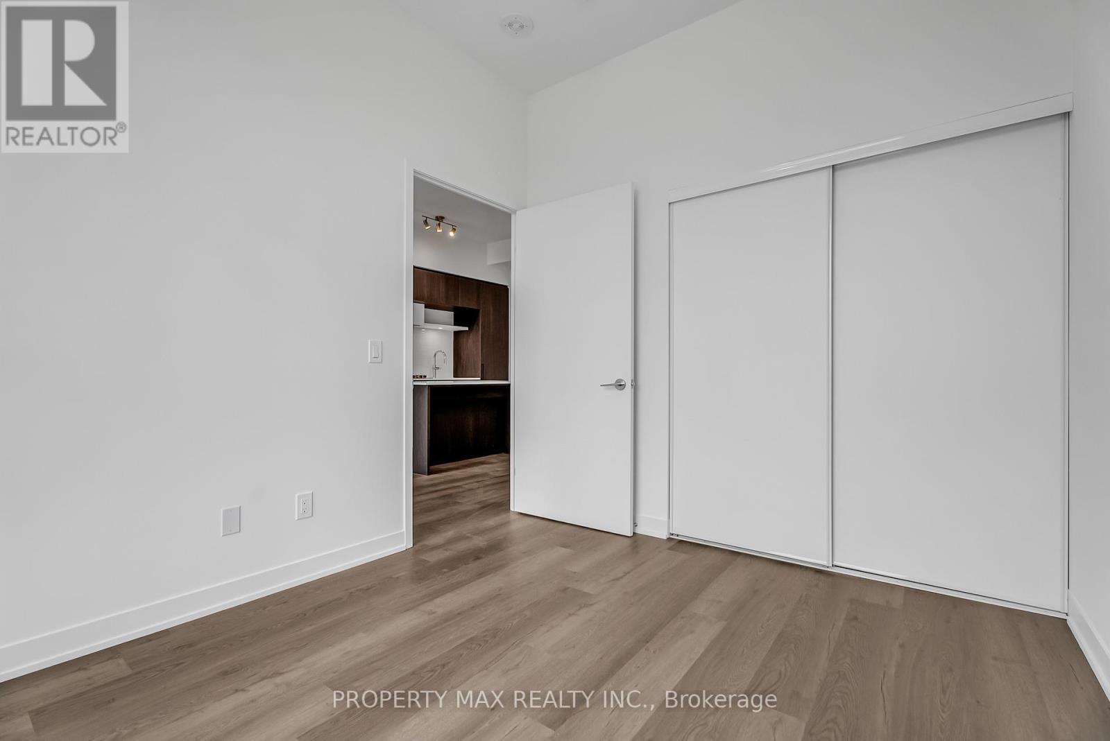 1428 - 2 David Eyer Road, Richmond Hill, ON - Indoor Photo Showing Other Room