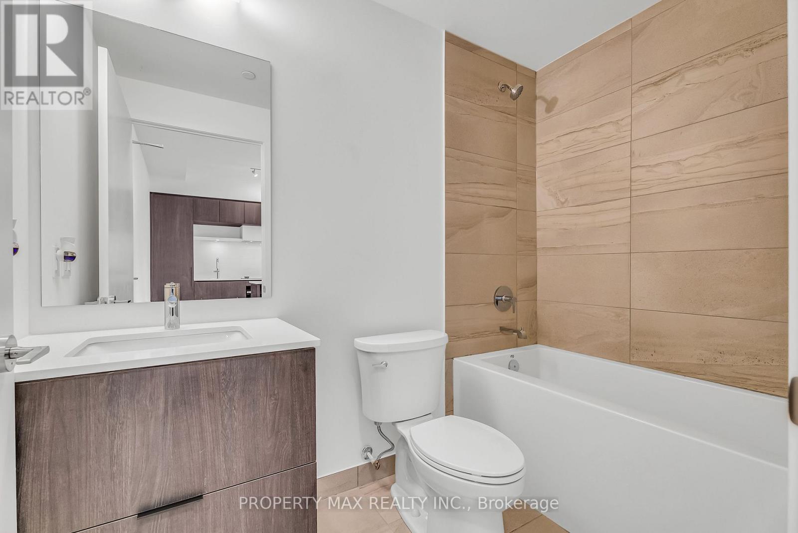 1428 - 2 David Eyer Road, Richmond Hill, ON - Indoor Photo Showing Bathroom