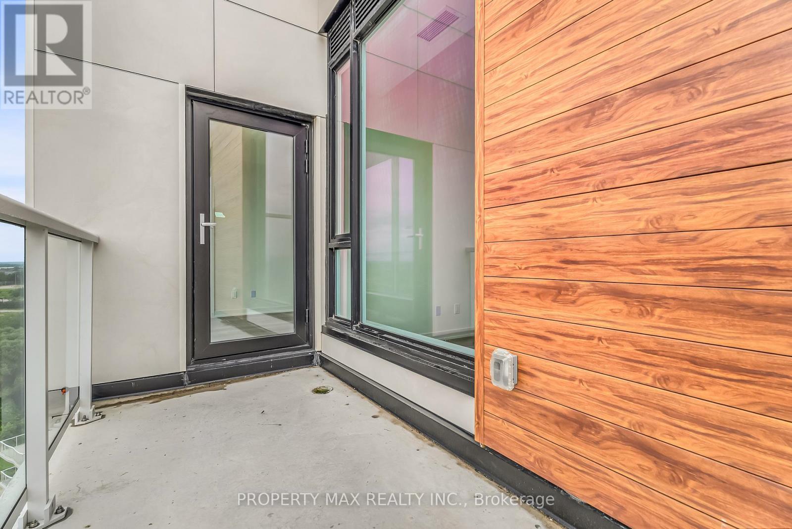 1428 - 2 David Eyer Road, Richmond Hill, ON - Outdoor With Exterior