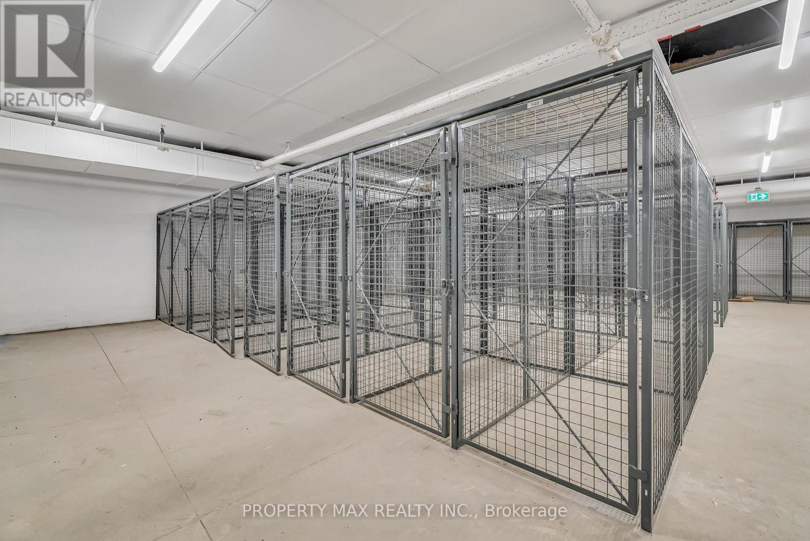 1428 - 2 David Eyer Road, Richmond Hill, ON - Indoor With Storage