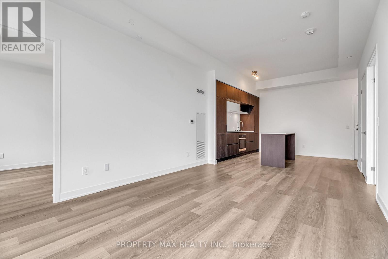 1428 - 2 David Eyer Road, Richmond Hill, ON - Indoor