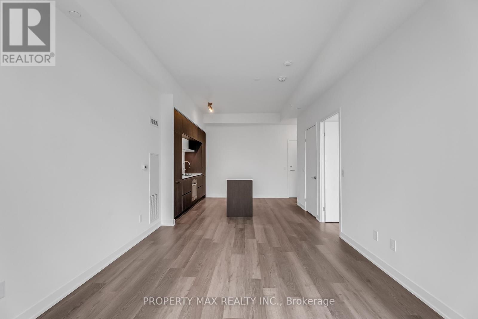 1428 - 2 David Eyer Road, Richmond Hill, ON - Indoor Photo Showing Other Room