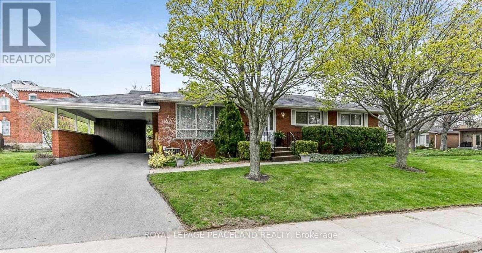 403 Denlow Avenue, Hamilton, ON - Outdoor With Facade