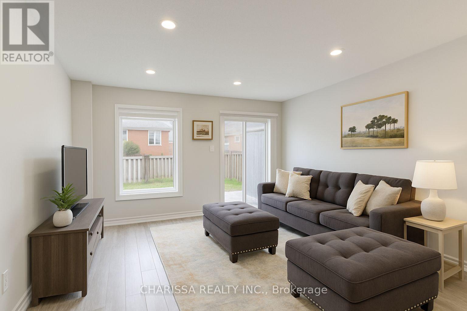 6798 Bansbridge Crescent, Mississauga, ON - Indoor Photo Showing Living Room