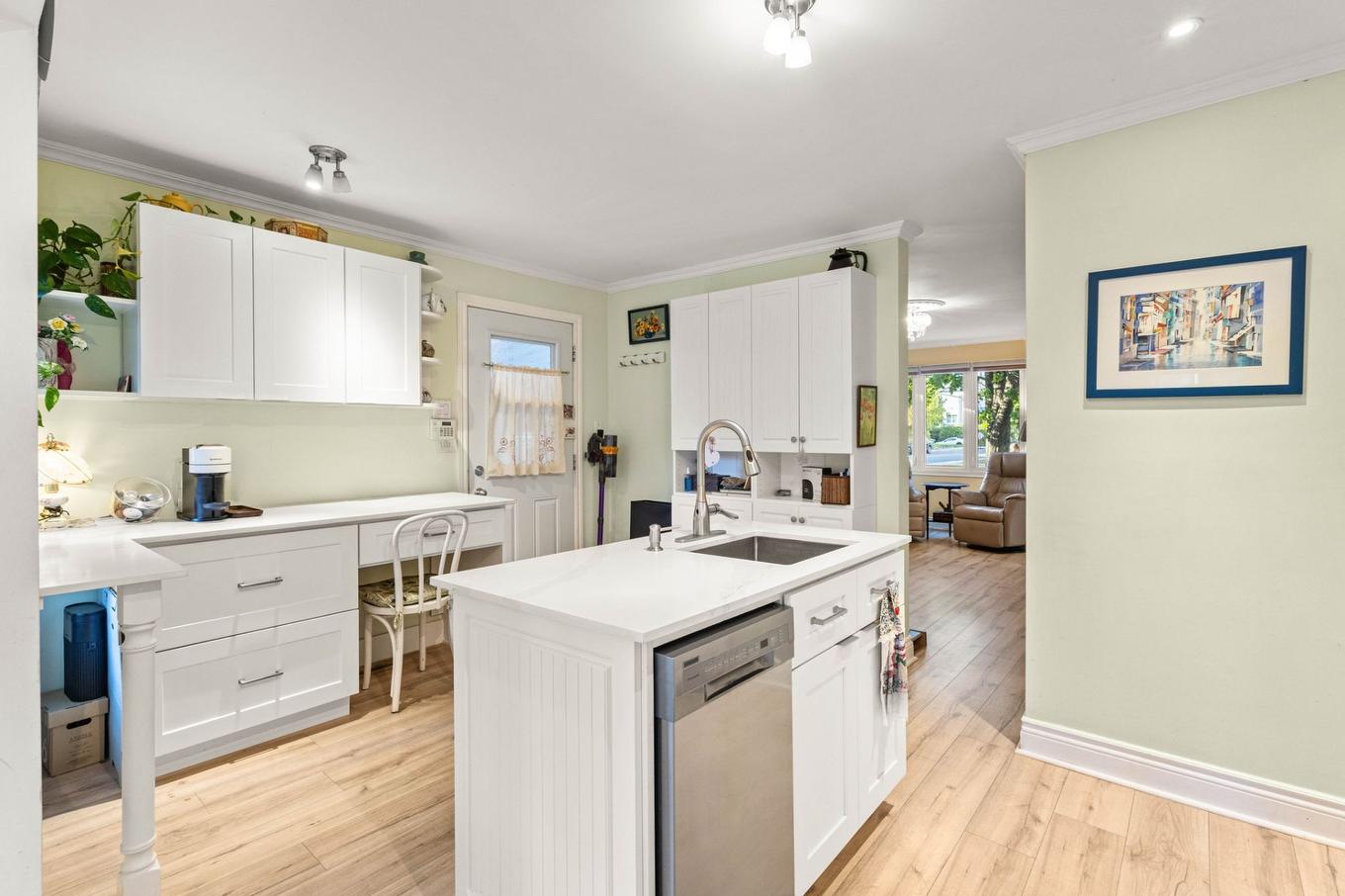 Cuisine - 590 Ch. Du Bord-Du-Lac-Lakeshore, Dorval, QC - Indoor Photo Showing Kitchen