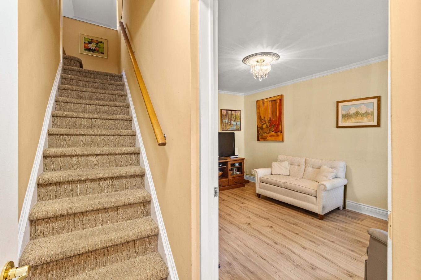 Escalier - 590 Ch. Du Bord-Du-Lac-Lakeshore, Dorval, QC - Indoor Photo Showing Other Room