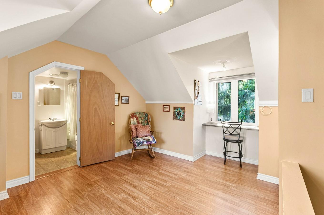 Salon - 590 Ch. Du Bord-Du-Lac-Lakeshore, Dorval, QC - Indoor Photo Showing Other Room