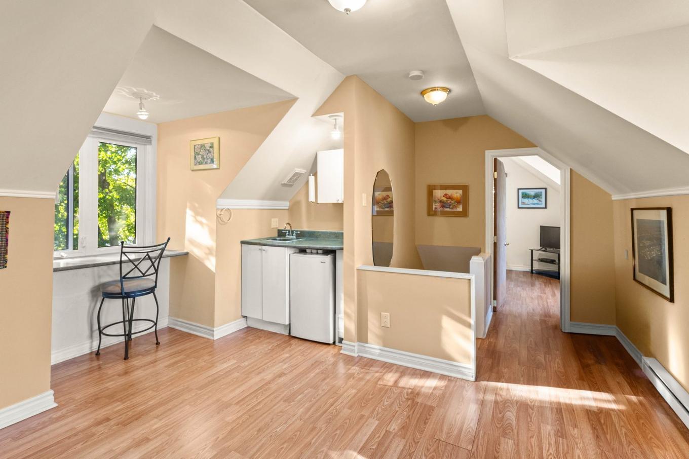 Coin-repas - 590 Ch. Du Bord-Du-Lac-Lakeshore, Dorval, QC - Indoor