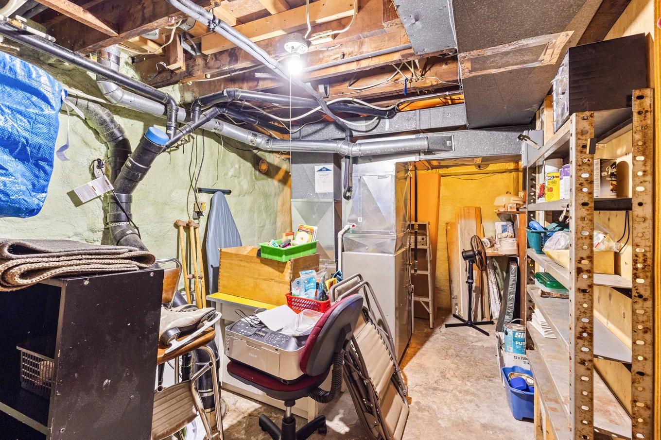 Rangement - 590 Ch. Du Bord-Du-Lac-Lakeshore, Dorval, QC - Indoor Photo Showing Basement