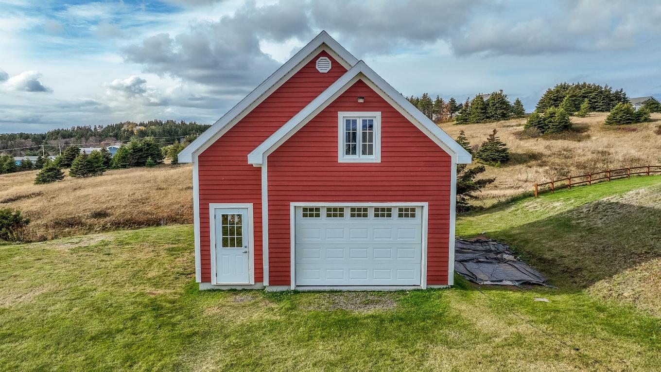 Garage - 535 Ch. Des Gaudet, Les Îles-De-La-Madeleine, QC - Outdoor