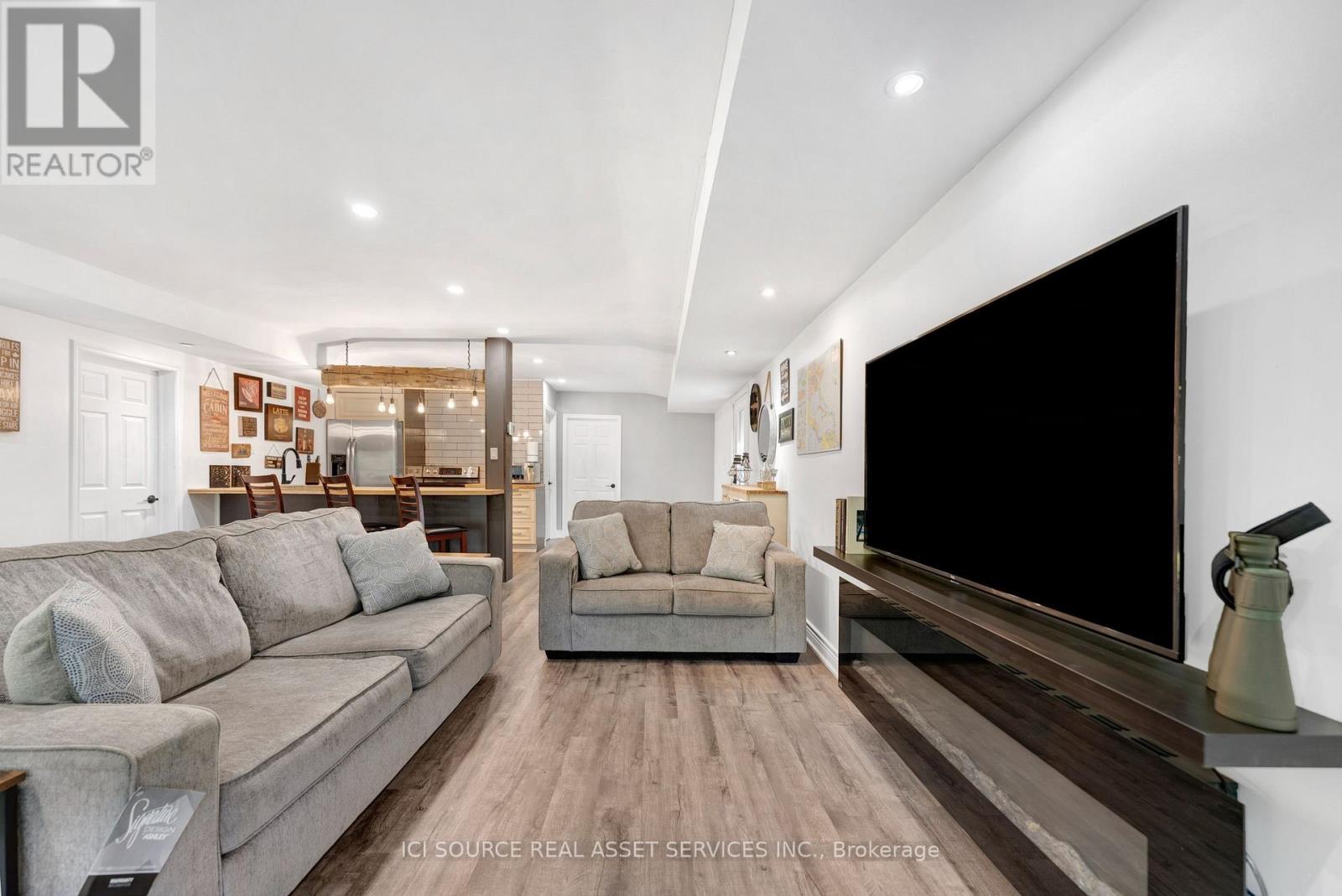 3526 Monck Road, Kawartha Lakes, ON - Indoor Photo Showing Living Room