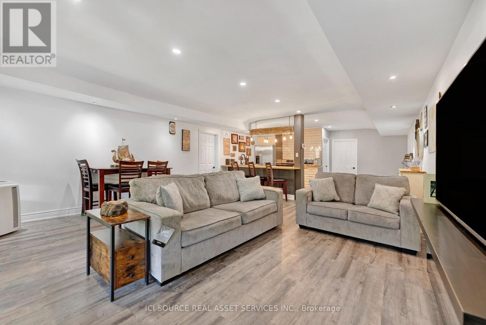 3526 Monck Road, Kawartha Lakes, ON - Indoor Photo Showing Living Room