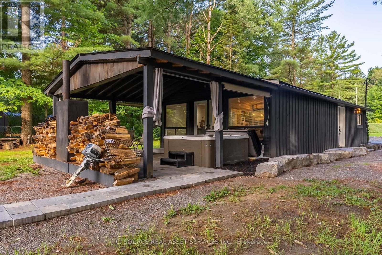 3526 Monck Road, Kawartha Lakes, ON - Outdoor With Deck Patio Veranda